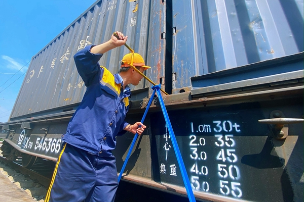 1691120993684071.jpg 敞頂箱關(guān)門器_副本.jpg