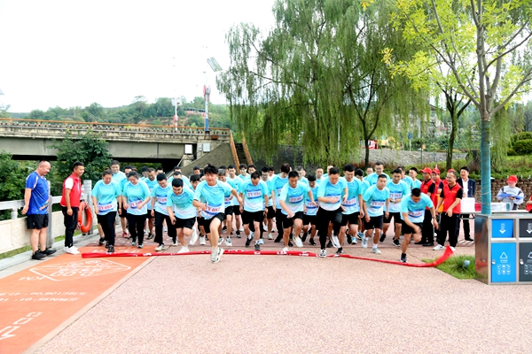 1695872414209210.jpg 起跑_副本.jpg