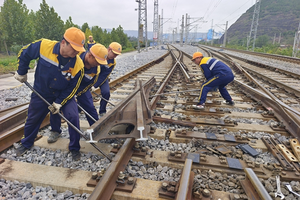 1696814555847873.jpg 更換鋼軌 (2)_副本.jpg