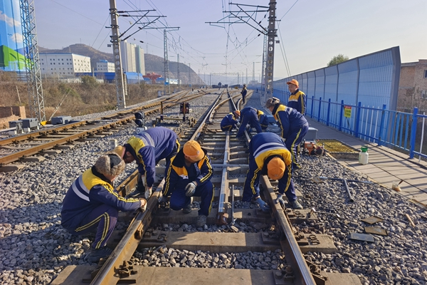 1700531274151816.jpg 更換線路鋼軌_副本.jpg