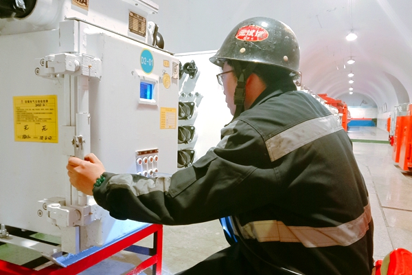 1701153965182916.jpg 元斌斌2_副本.jpg