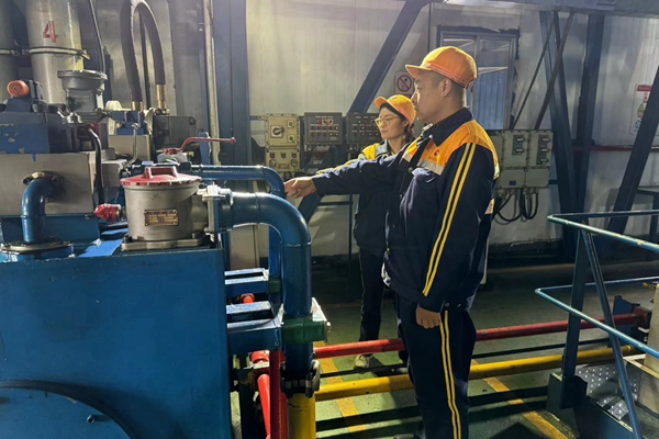 1702369298125335.jpg 落實(shí)崗位責(zé)任_副本.jpg