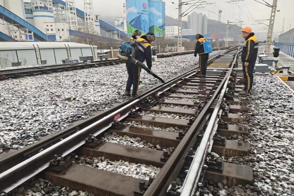 1702540222960604.jpg 道岔除雪_副本.jpg