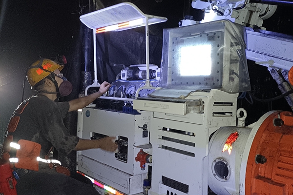 1703229287435194.jpg 2 應用“以壓代爆”技術_副本.jpg