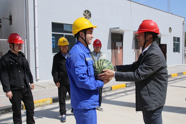 1712911029209245.jpg 慰問照片2_副本.jpg