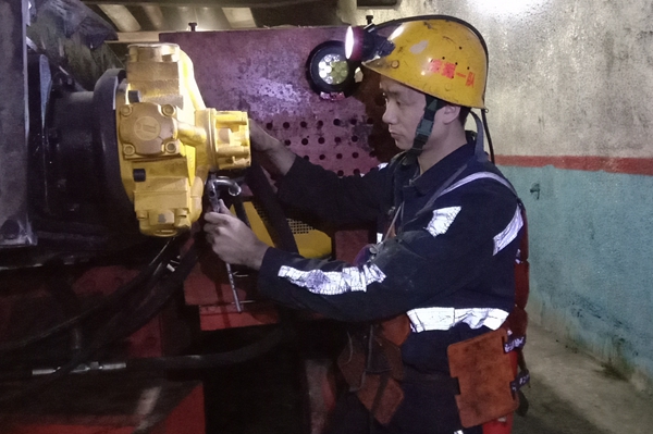 1714635639105050.jpg 李輝_副本.jpg