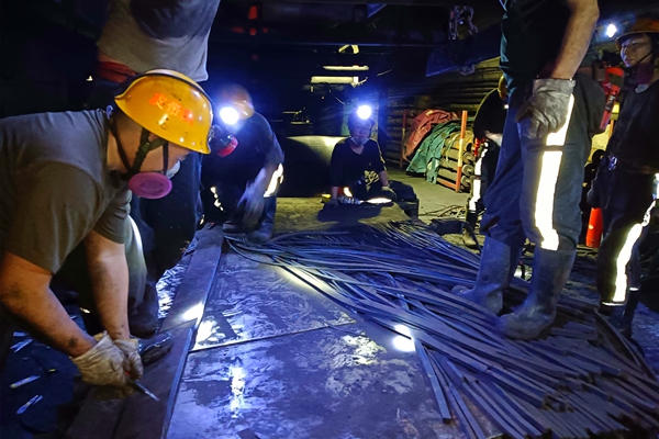 1717059462210997.jpg 3 皮帶硫化_副本.jpg