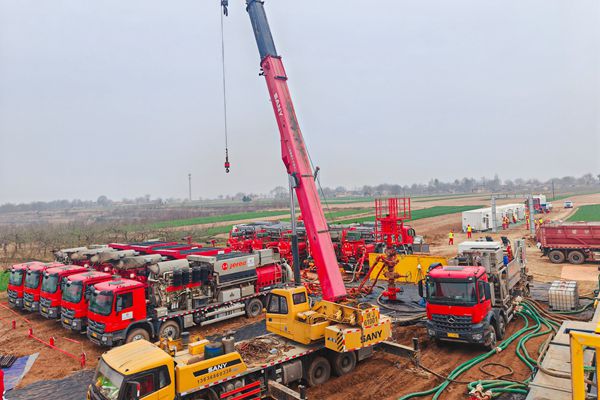 1719907914653845.jpg 2 壓裂現場_副本.jpg