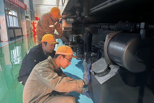 1723771972190654.jpg 內(nèi)燃機(jī)車檢修_副本.jpg