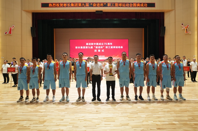 1726037479135241.jpg 公司黨委副書記、工會主席魏華臻為亞軍頒獎_副本.jpg