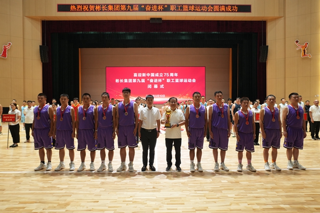 1726037523447864.jpg 公司紀(jì)委書記白峰為季軍頒獎_副本.jpg