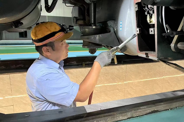 1726647807405703.jpg 對機車進行檢查_副本.jpg