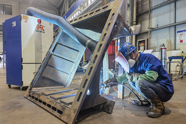 1727834261120649.jpg 溜煤槽加工.jpg