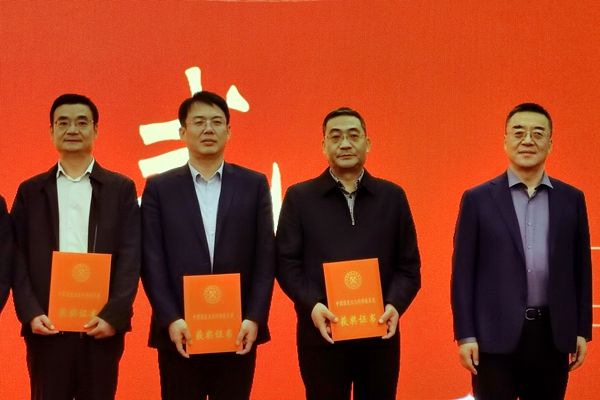 1732846791380463.jpg 焦總領獎_副本.jpg