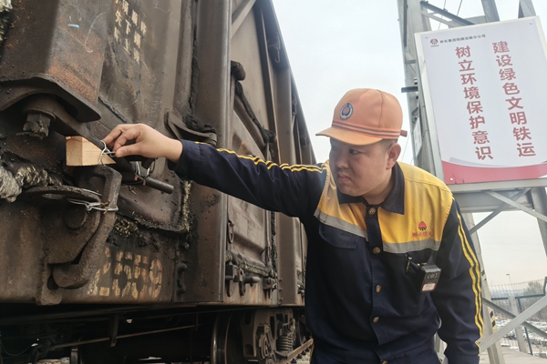 1733561632132904.jpg 王坤工作照_副本.jpg