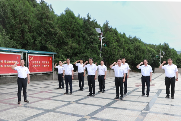 1735550546151972.jpg 參觀紅色革命教育基地_副本.jpg