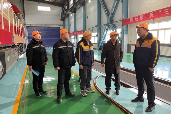 1735712940811653.jpg 機修車間檢查慰問_副本.jpg