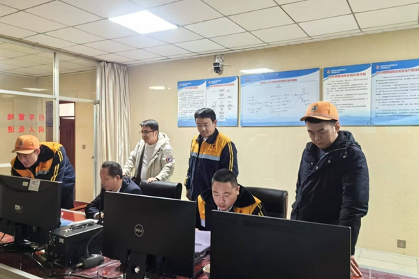 1736145402163855.jpg 現(xiàn)場監(jiān)督_副本.jpg