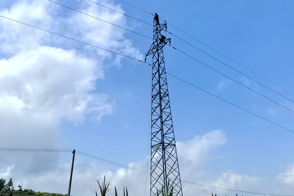 1736475375612406.jpg 檢修35kV線路_副本.jpg