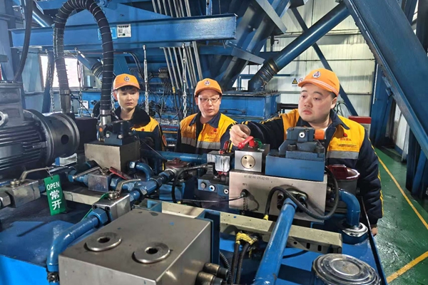 1737444079335816.jpg 裝車(chē)倉(cāng)設(shè)備巡檢_副本.jpg