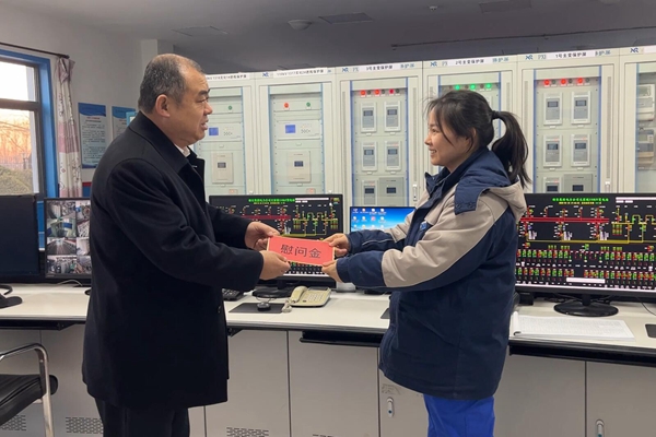 1737711883801207.jpg 慰問困難黨員_副本.jpg