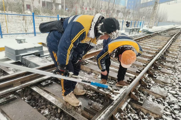 1739322197129173.jpg 鏡頭一:道岔故障處理_副本.jpg