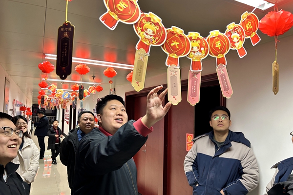 1739420069210152.jpg 2.猜燈謎_副本.jpg