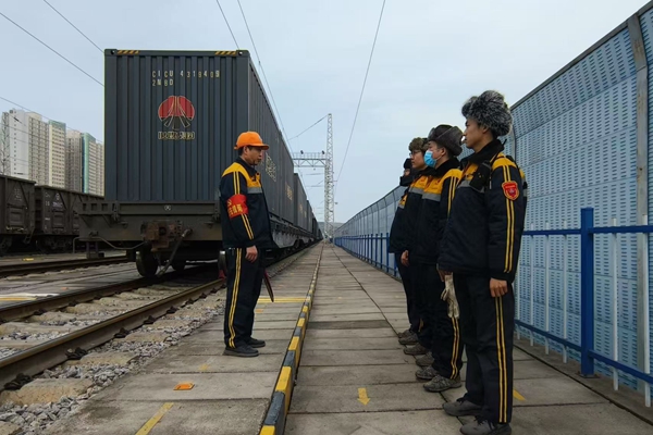 1742821194159051.jpg 發揮黨員模范作用_副本.jpg