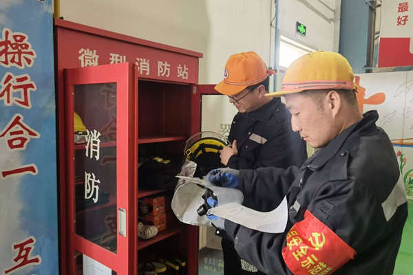 1744944380676032.jpg 黨員發(fā)揮先鋒模范作用_副本.jpg