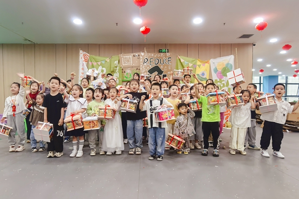 1748762434113839.jpg 合影_副本.jpg