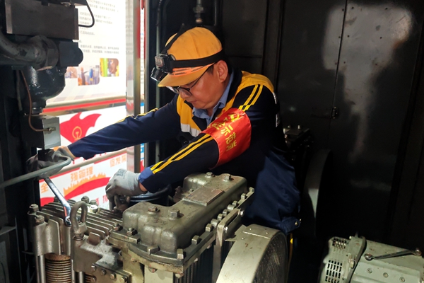 1755075105581562.jpg 設備檢修_副本.jpg