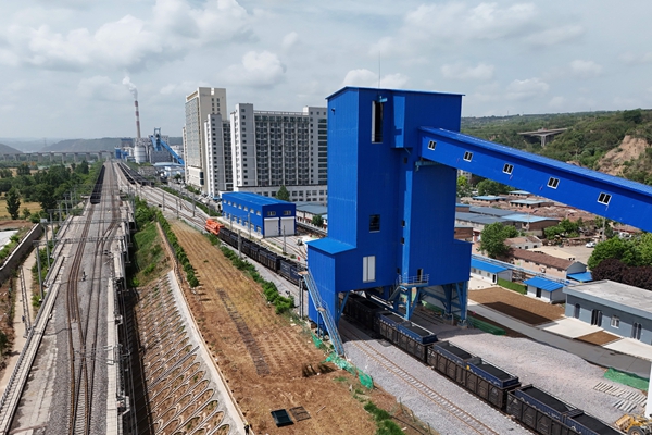 1757471019165657.jpg 裝運煤炭_副本.jpg