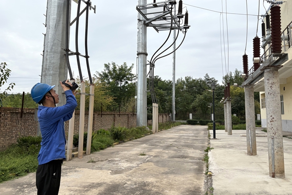 1759027433150725.jpg 4.設(shè)備紅外測(cè)溫_副本.jpg