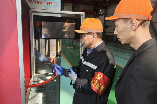 1760402201193774.jpg 黨員帶頭查隱患_副本.jpg