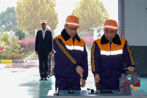 1761203185748541.jpg 乘務(wù)員一次出乘標(biāo)準(zhǔn)化作業(yè)展示_副本.jpg