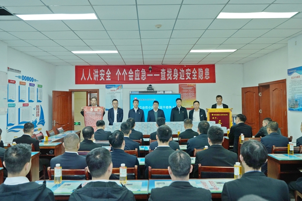 1764295289106733.jpg 3 三特區(qū)隊(duì)慰問(wèn)_副本.jpg