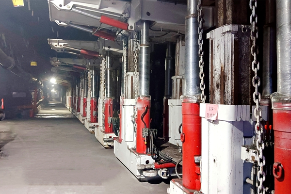 1765161303165549.jpg 2 設備安裝調試_副本.jpg