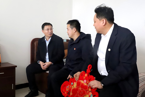 1770804925188852.jpg 賀總_副本.jpg